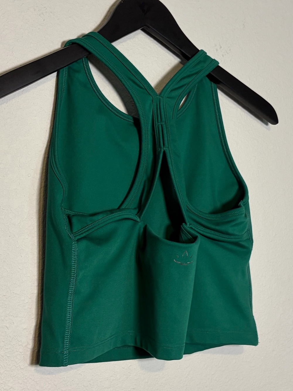 Beyond Yoga Power Beyond Strive Cropped Tank in Meadow Green - Size Large - Picture 6 of 7
